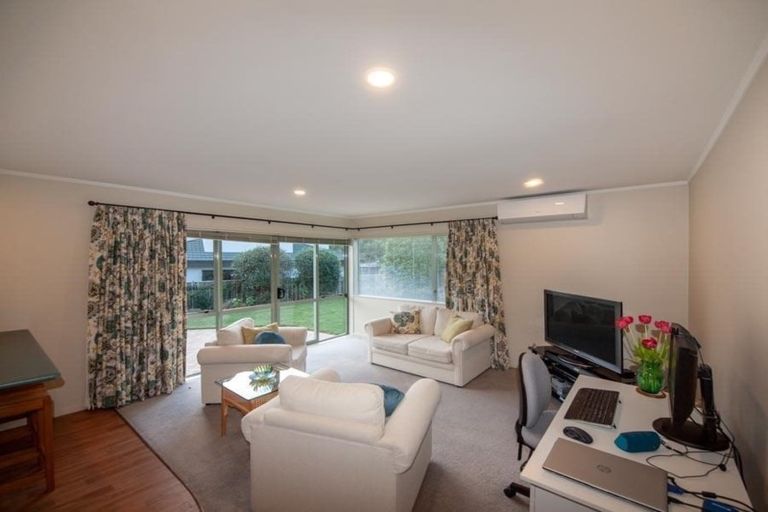Photo of property in 10 Myers Grove, Churton Park, Wellington, 6037