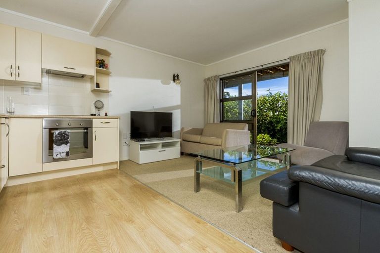 Photo of property in 2/22 Hastings Road, Mairangi Bay, Auckland, 0630