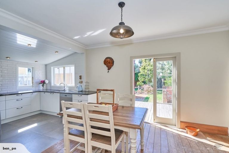 Photo of property in 11 Hereford Street, West End, Palmerston North, 4410