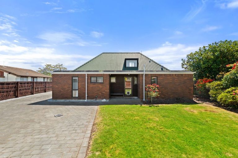 Photo of property in 10 Woodstock Place, Russley, Christchurch, 8042