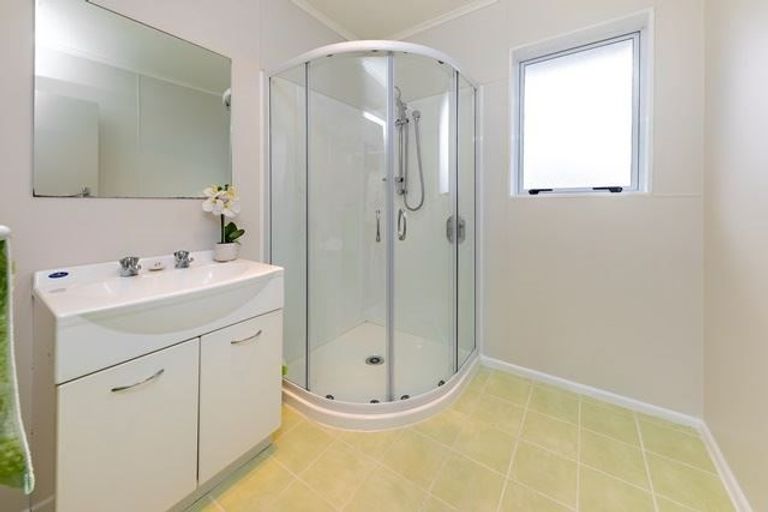 Photo of property in 15 Salas Place, Papakura, 2110