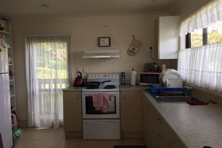 Photo of property in 28 Adam Sunde Place, Glen Eden, Auckland, 0602