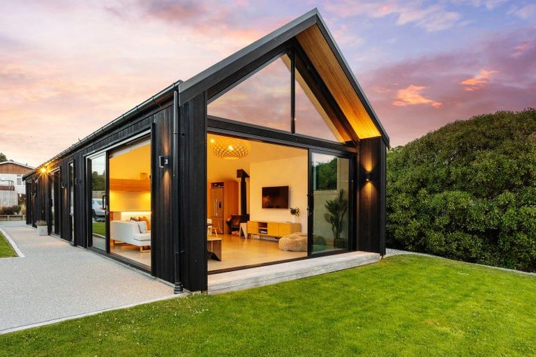 Photo of property in 1371b Taieri Mouth Road, Taieri Mouth, 9091