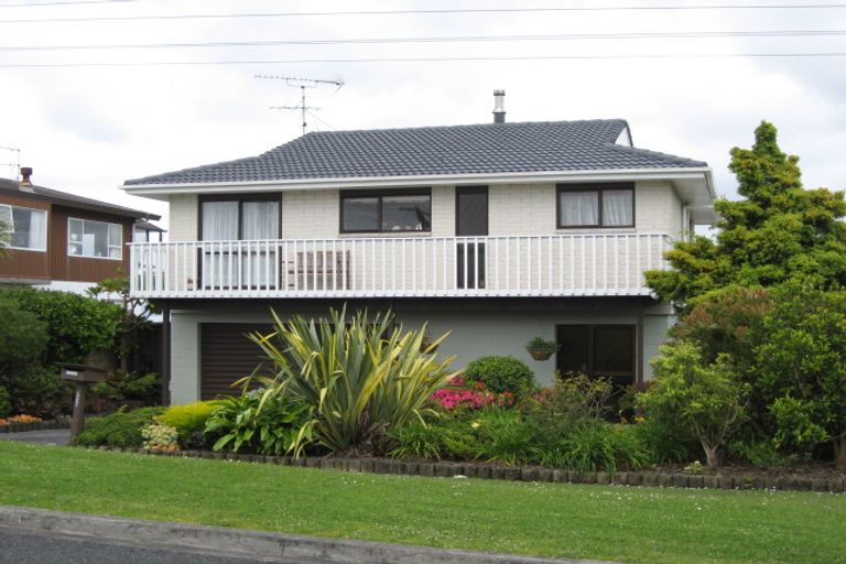 Photo of property in 1430 Whangaparaoa Road, Army Bay, Whangaparaoa, 0930