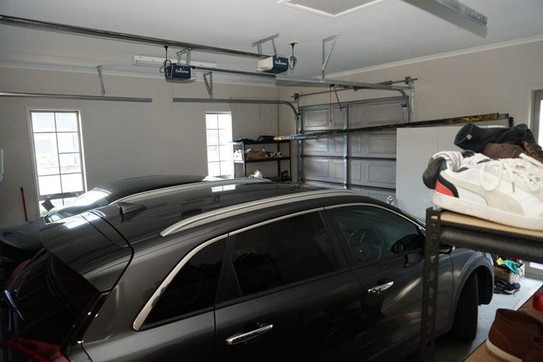 Photo of property in 24 Leburn Crescent, Flat Bush, Auckland, 2016