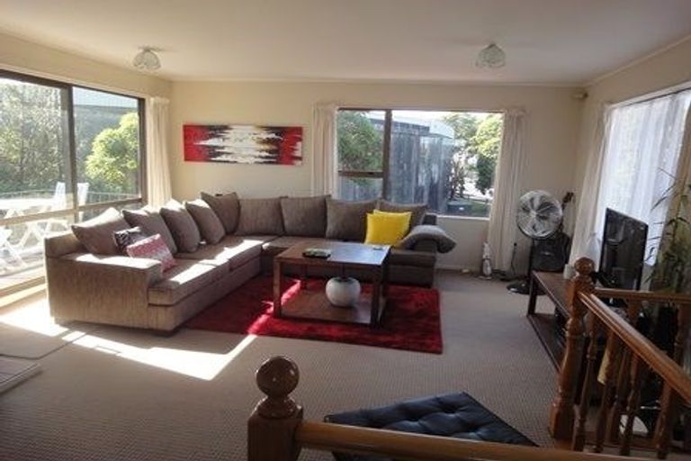Photo of property in 2/41 College Road, Northcote, Auckland, 0627