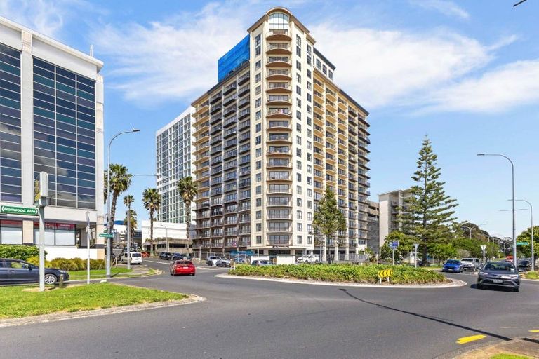 Photo of property in The Rennaissance, 13h/18 Ronwood Avenue, Manukau, Auckland, 2104