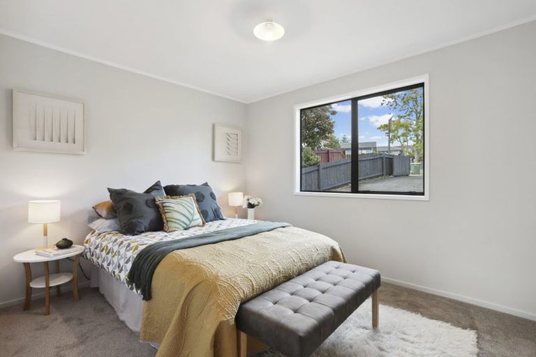 Photo of property in 15 Panzic Place, Glen Eden, Auckland, 0602