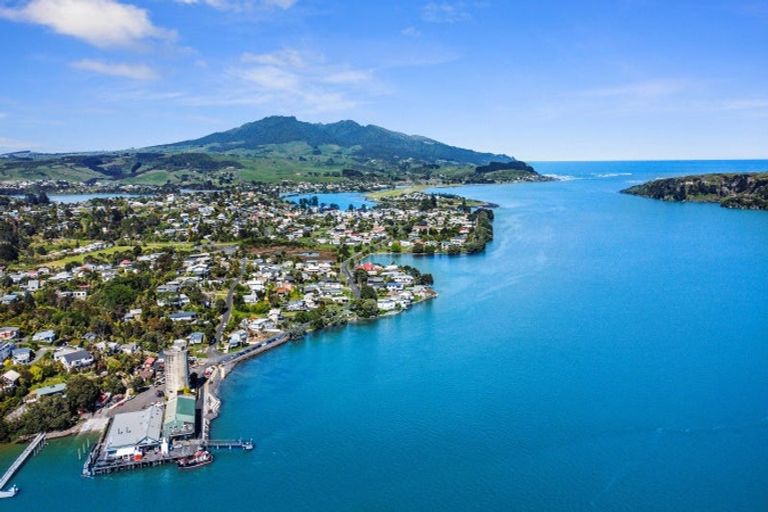 Photo of property in 88 Wallis Street, Raglan, 3225