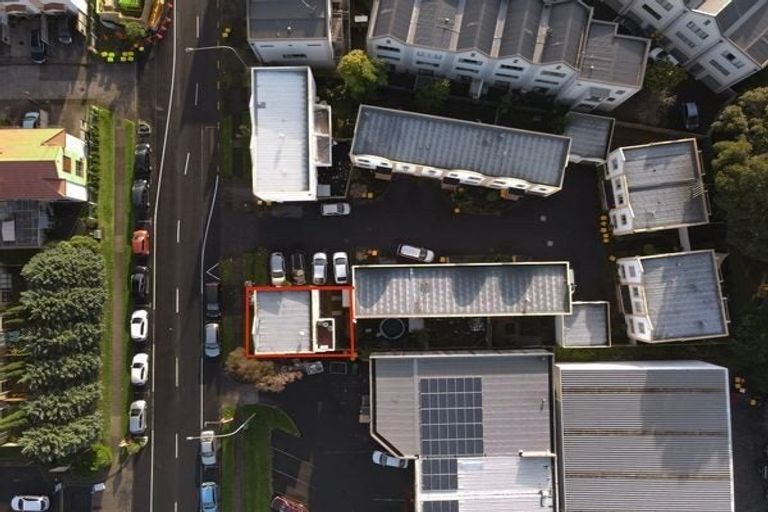 Photo of property in Emery Gardens, 1/4 Ambrico Place, New Lynn, Auckland, 0600