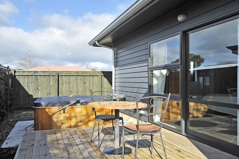 Photo of property in 15 Trump Place, Kelvin Grove, Palmerston North, 4414
