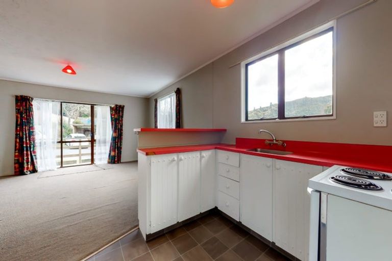 Photo of property in 1a Sunny Grove, Wainuiomata, Lower Hutt, 5014