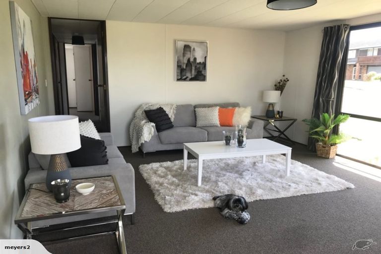 Photo of property in 1/4 Hanson Place, West Harbour, Auckland, 0618