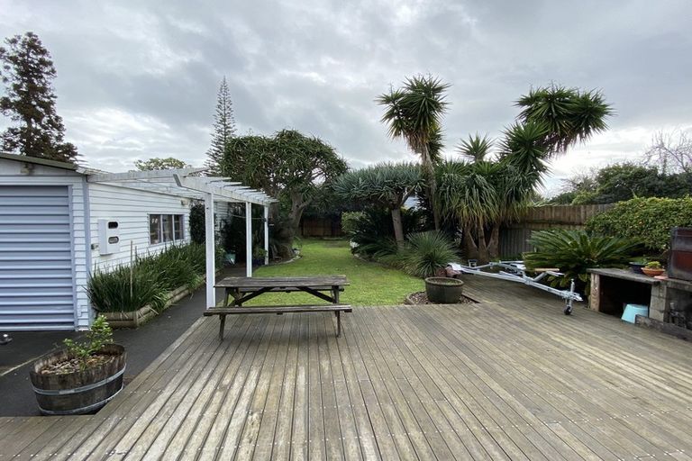 Photo of property in 61 The Circle, Manly, Whangaparaoa, 0930