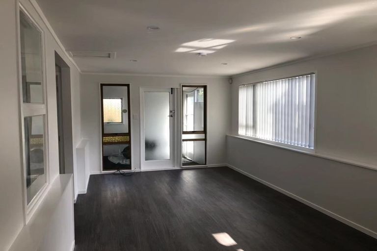 Photo of property in 1/127 Lynn Road, Bayview, Auckland, 0629