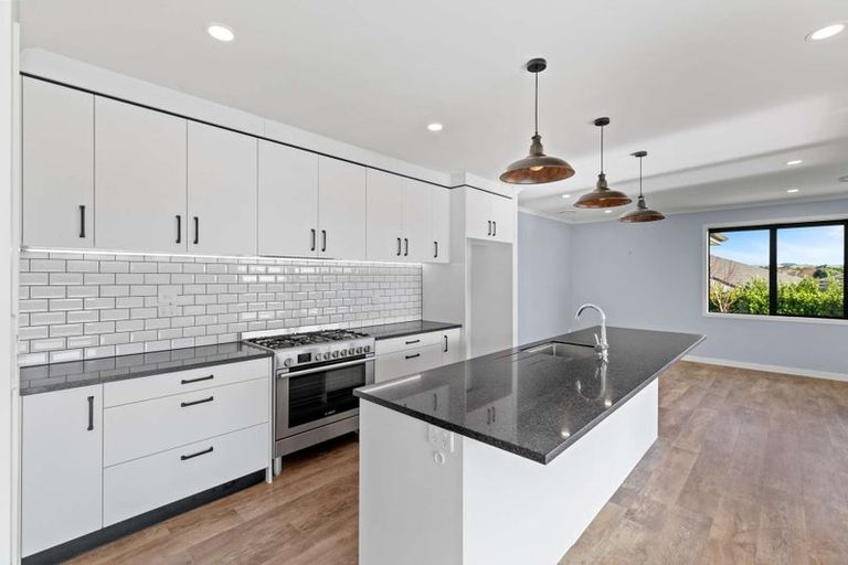 Photo of property in 25 Kauri Drive, Waiuku, 2123