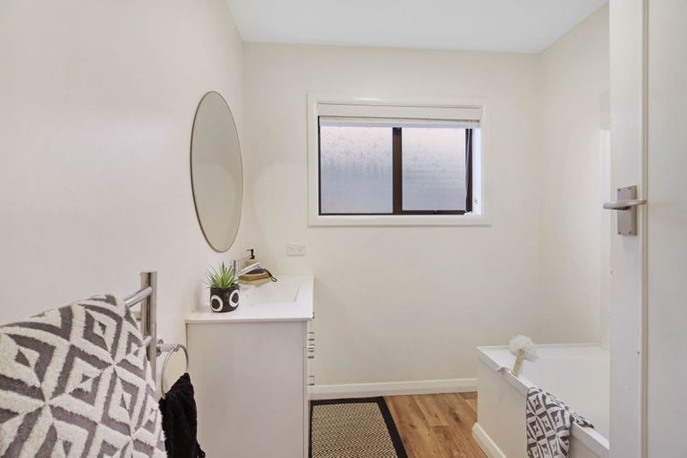 Photo of property in 43 Charlcott Street, Burnside, Christchurch, 8053