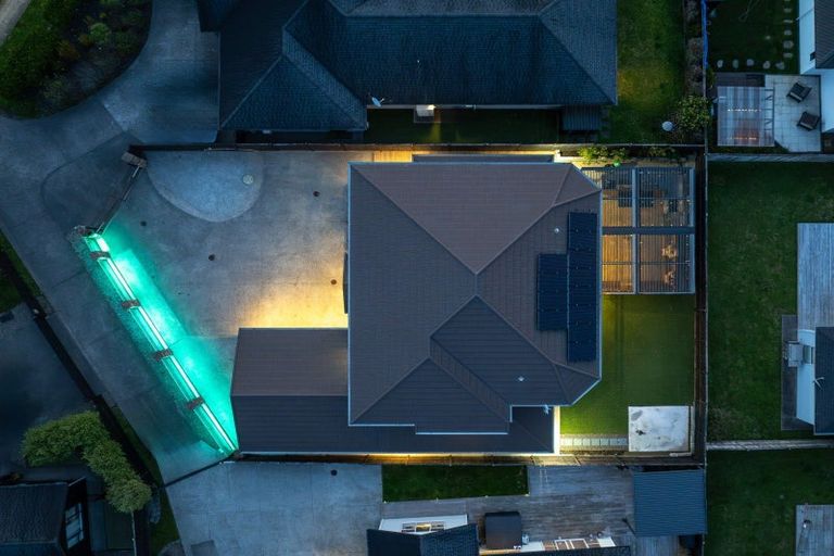 Photo of property in 14 Sir Lincoln Drive, Kumeu, 0810