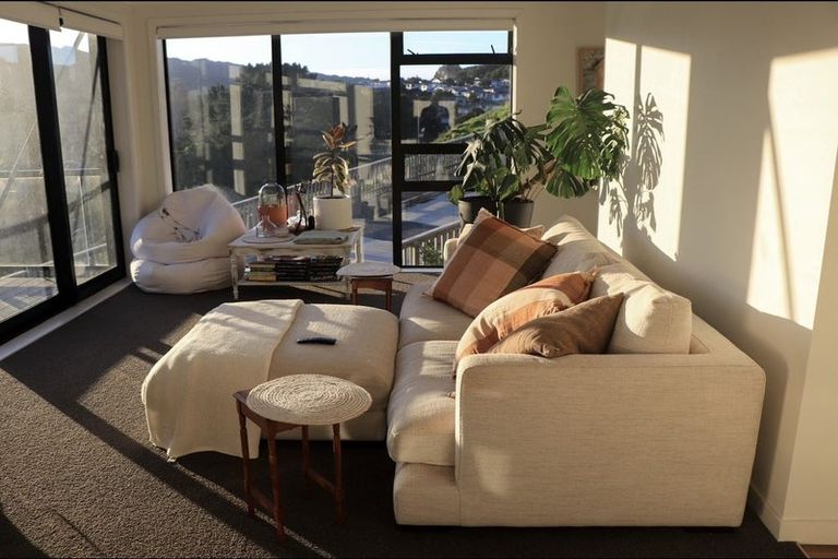 Photo of property in 2 Ara Paripari, Tawa, Wellington, 5028