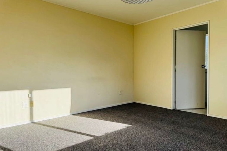 Photo of property in 1/22 Becroft Drive, Forrest Hill, Auckland, 0620