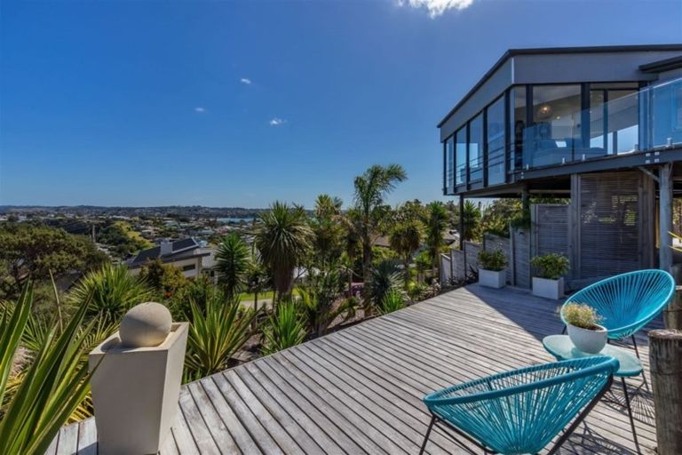 Photo of property in 61 Roberts Road, Matakatia, Whangaparaoa, 0930