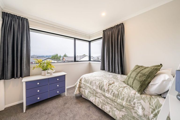 Photo of property in 48 Mawai Hakona Drive, Wallaceville, Upper Hutt, 5018