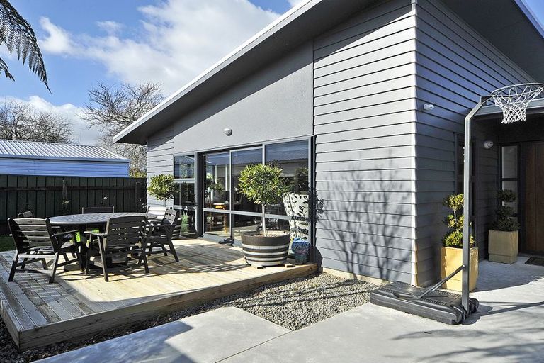 Photo of property in 15 Trump Place, Kelvin Grove, Palmerston North, 4414