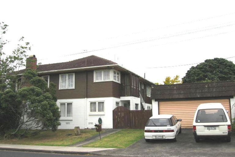 Photo of property in 3 Trinidad Road, Sunnynook, Auckland, 0620