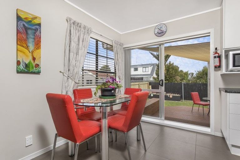 Photo of property in 34 Hadley Wood Drive, Wattle Downs, Auckland, 2103