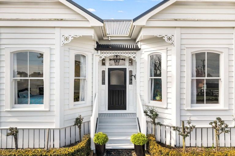 Photo of property in 43 Colombo Road, Waiuku, 2123