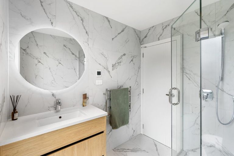 Photo of property in 562a Beach Road, Rothesay Bay, Auckland, 0630