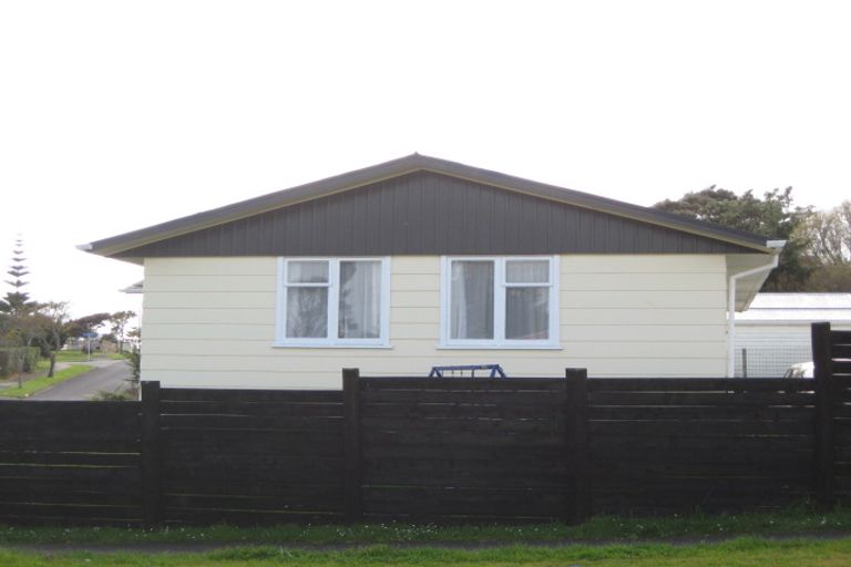 Photo of property in 45 Grenville Street, Marfell, New Plymouth, 4310