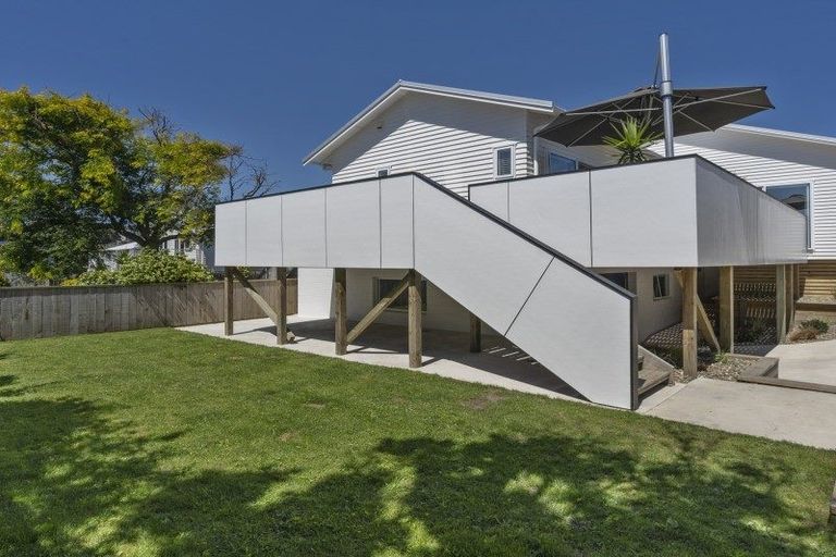 Photo of property in 3 Kitchener Terrace, Moturoa, New Plymouth, 4310