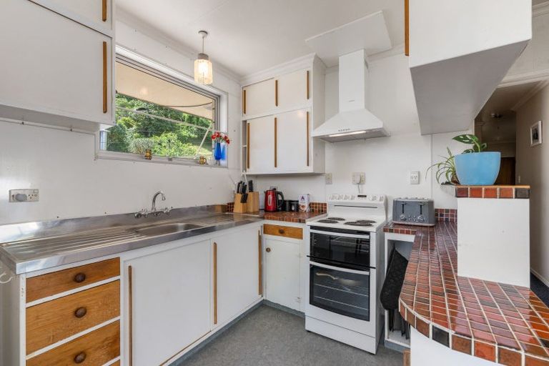 Photo of property in 13 Milton Terrace, Picton, 7220