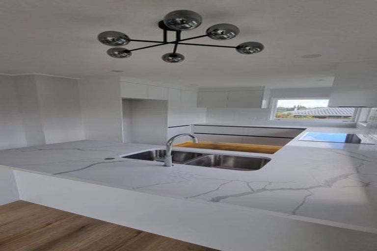 Photo of property in 4 Kerrymaria Place, Hillcrest, Auckland, 0627