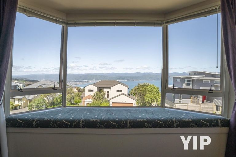 Photo of property in 16 Domett Street, Newlands, Wellington, 6037