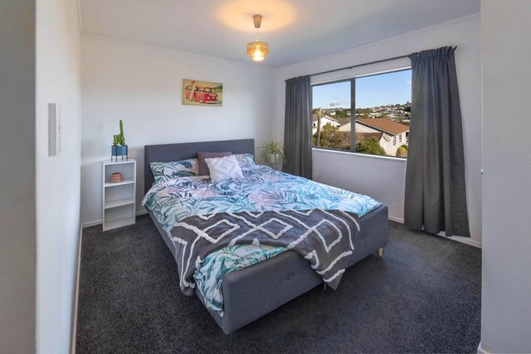 Photo of property in 25 Dominica Crescent, Grenada Village, Wellington, 6037