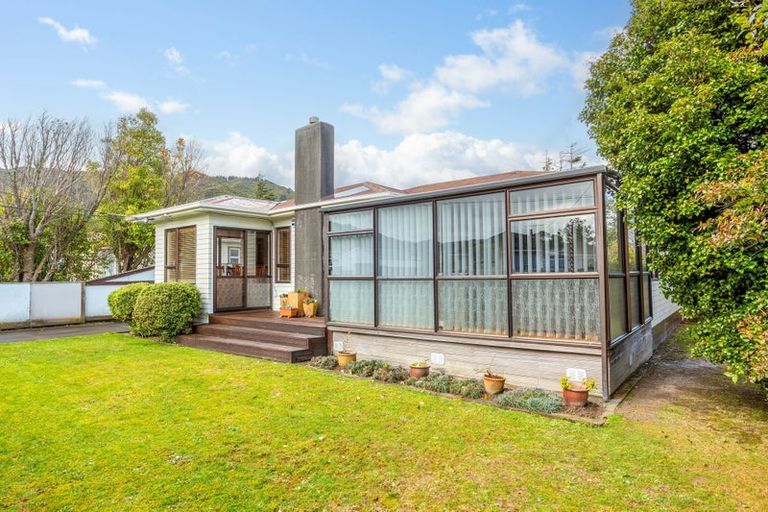 Photo of property in 25 Russell Road, Wainuiomata, Lower Hutt, 5014