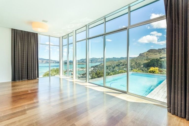 Photo of property in 9 Hyllton Heights, Lyttelton, 8082