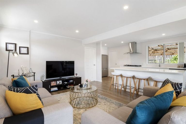 Photo of property in 35 Spinella Drive, Bayview, Auckland, 0629