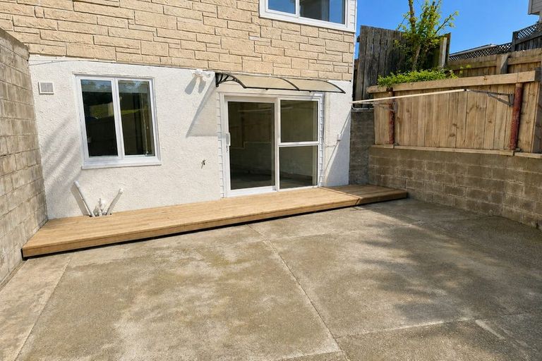 Photo of property in 40 Ruskin Road, Newlands, Wellington, 6037