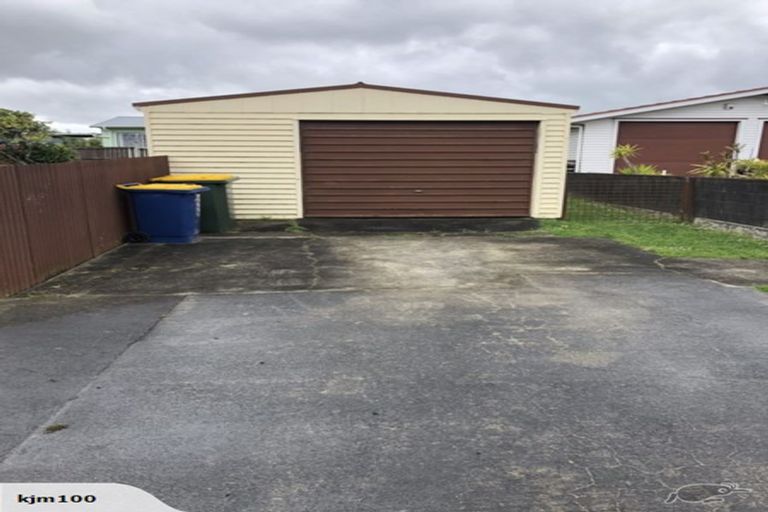 Photo of property in 28 Newington Road, Henderson, Auckland, 0612