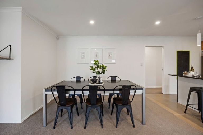 Photo of property in 33 Whitney Place, Rototuna North, Hamilton, 3210