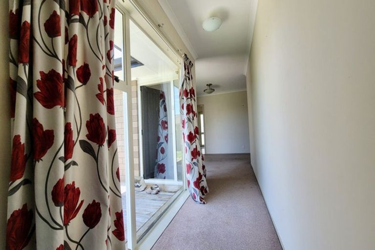 Photo of property in 31 Prince Regent Drive, Half Moon Bay, Auckland, 2012