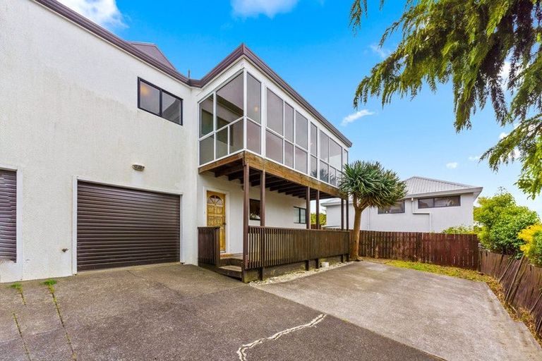 Photo of property in 3/14 Wernham Place, Northcote, Auckland, 0626