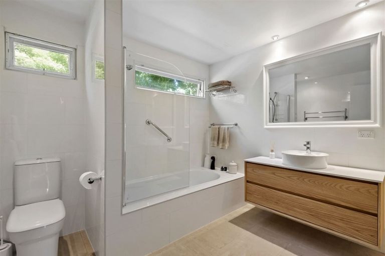 Photo of property in 1/21 Clifton Road, Hauraki, Auckland, 0622