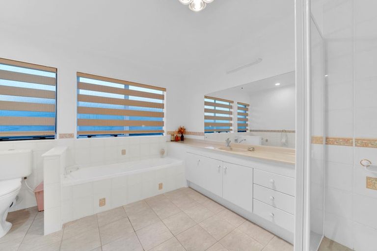 Photo of property in 21 Lothian Brae, Wattle Downs, Auckland, 2103