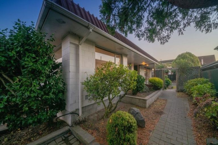 Photo of property in 5 Radbrook Street, Avonhead, Christchurch, 8042