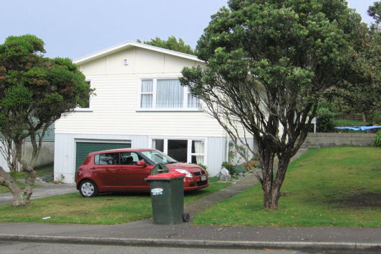 Photo of property in 57 Batchelor Street, Newlands, Wellington, 6037