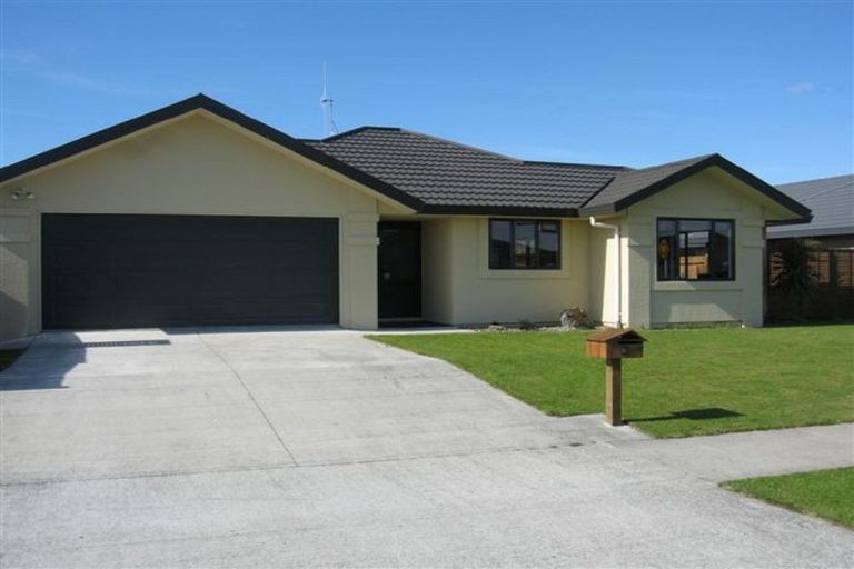 Photo of property in 8 Boston Parade, Kelvin Grove, Palmerston North, 4414